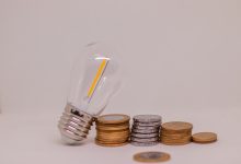 A conta de energia promete começar a pesar mais ainda neste mês; veja o que acontecer e o que esperar para o orçamento.