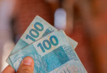 Uma bolsa financeira pública pode ser a saída para trazer pouco mais de alívio no seu mês; veja do que se trata e quem pode receber.