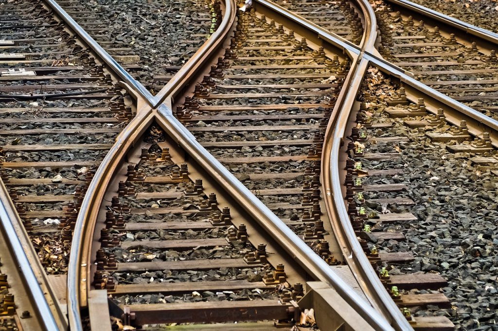 Um dedo da China no Brasil? Potência Asiática começará a investir na construção de ferrovia por aqui; veja o que isso afeta.