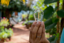 Os fios de energia elétrica ainda são alvos para criminosos, ao ponto de afetar a distribuição de luz em toda uma cidade; o caso ocorreu.