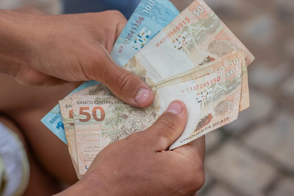 Pode parecer estranho, mas um alto valor em laranjas é capaz de transformar a sua vida financeira; entenda como isso é possível afinal.