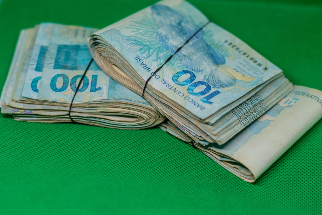 Vários bancos estão pagando bem mais no CDI do que você conseguiria conseguir com o dinheiro parado na poupança.