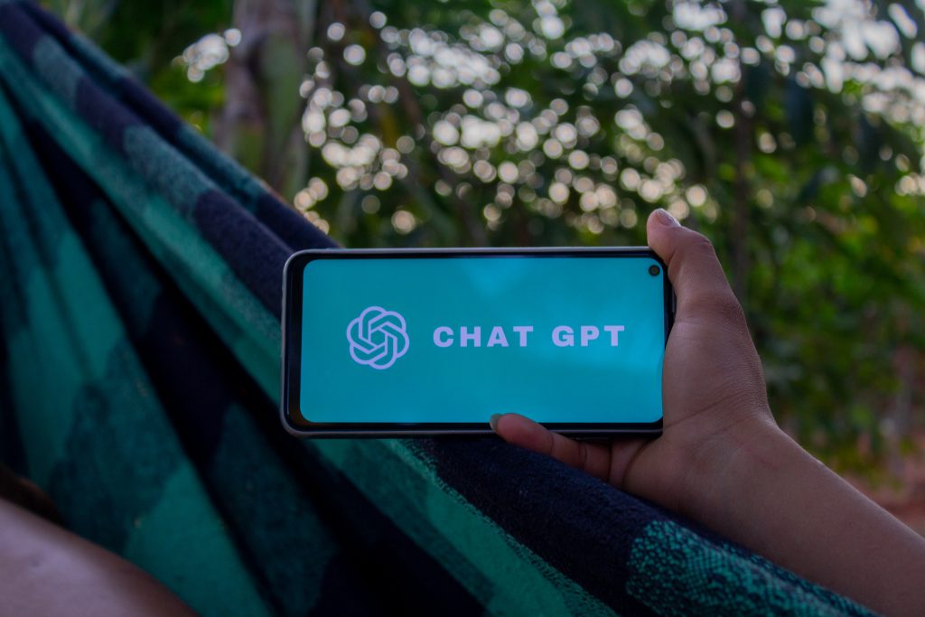 O ChatGPT vem transformando o mundo digital e material de diversas maneiras; veja como ganhar dinheiro com ele.
