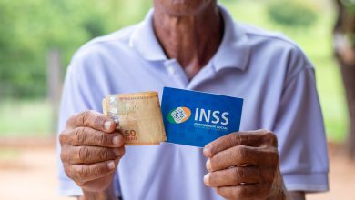 Aposentados e pensionistas do INSS podem receber uma grata surpresa em suas contas em breve; entenda o projeto do governo recente.