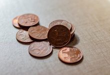 Brasileiros contam com novo salário mínimo em vigor, mas a realidade pode ser frustrante para muitos trabalhador; veja o que está acontecendo e por quê.