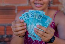 Governo muda cálculo e salário mínimo surpreende o país de várias maneiras diferentes; veja como funcionará a partir de agora.