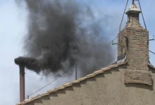 O mundo assistiu à fumaça preta no Vaticano e soube ainda não há um novo Papa. Mas o que poucos sabem é que, certa vez, um brasileiro foi eleito… e disse “não”.