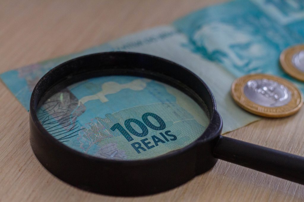 R$ 9.200 garantidos? Veja quem recebe o Pé-de-Meia do governo, pago para estudantes que estão no final do ensino regular do país.