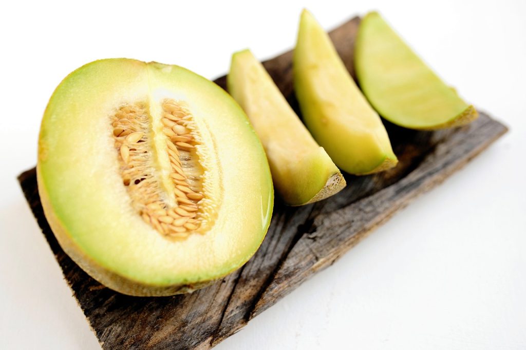 Que o melão é uma fruta saborosa e refrescante todos sabem, mas existe um segredo pouco revelado por aí.