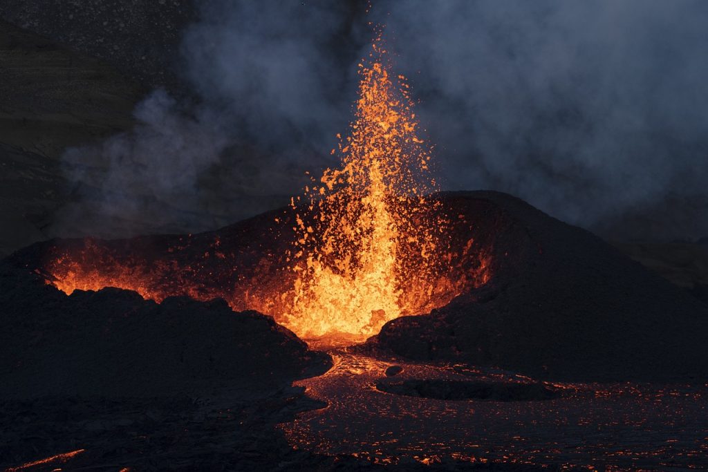 A erupção de um vulcão pode ser assustadora para muitos. Há um gigante adormecido que pode acordar a qualquer momento; confira as informações.