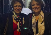 O Iluminado é um dos filmes mais assustadores de todos os tempos. Veja o que estão fazendo as gêmeas hoje; entenda o que significa.